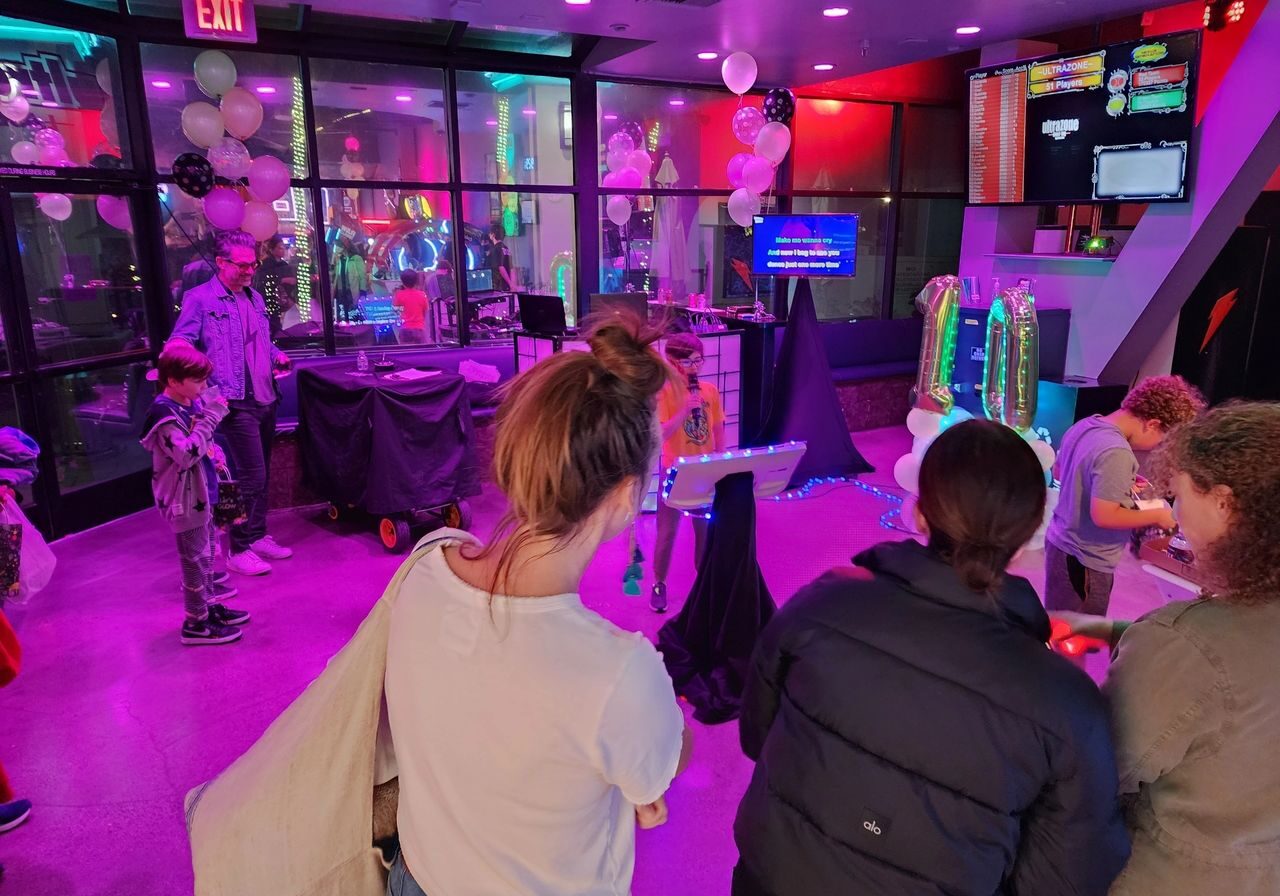 Djs for kids - Our client guests gathered at Ultrazone Laser tage in Sherman oaks, CA as kids sing karaoke from Mr Dj Services along with Hot Pink lighting